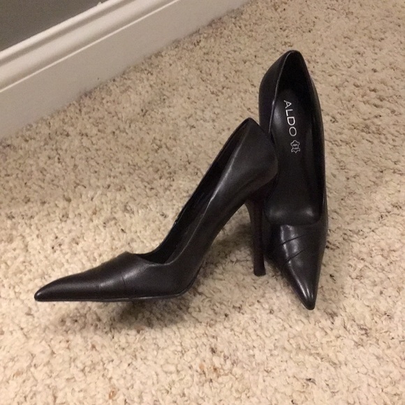 Aldo Pointy Toe Heels - Picture 3 of 5